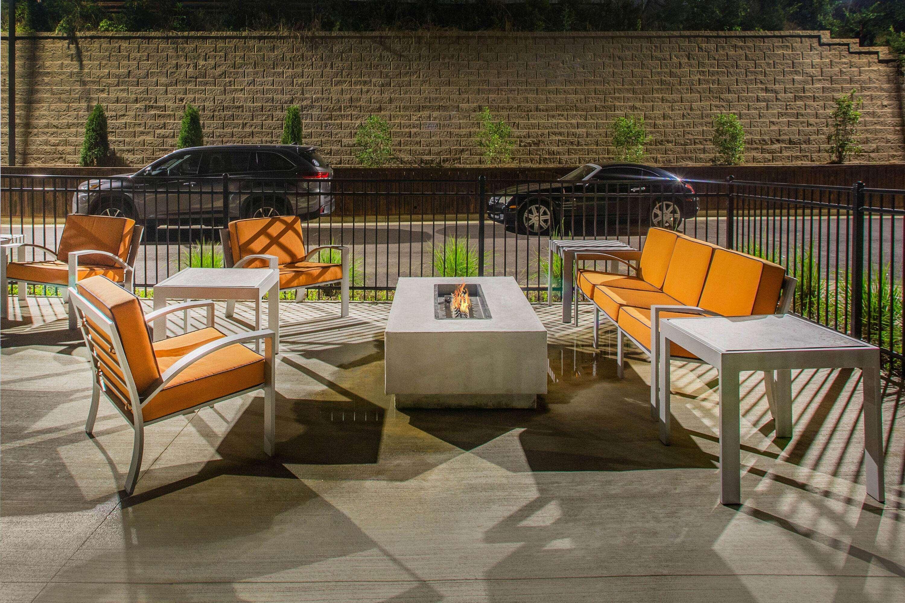 La Quinta Inn & Suites By Wyndham Oxford Bagian luar foto